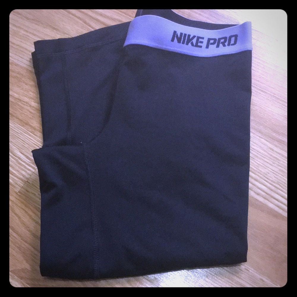 Nike pro dry fit cropped legging. Size small